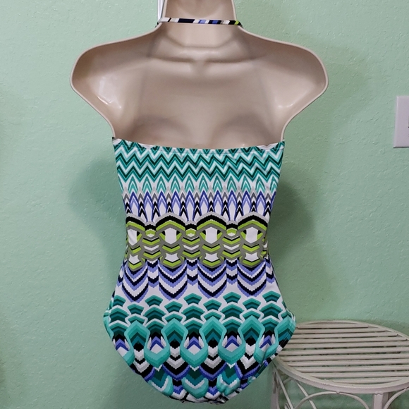 LA BLANCA one piece swimsuit - Picture 2 of 7